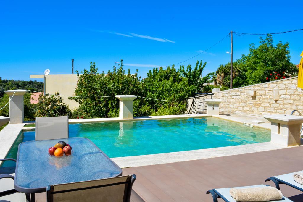 Pantelis Villa *